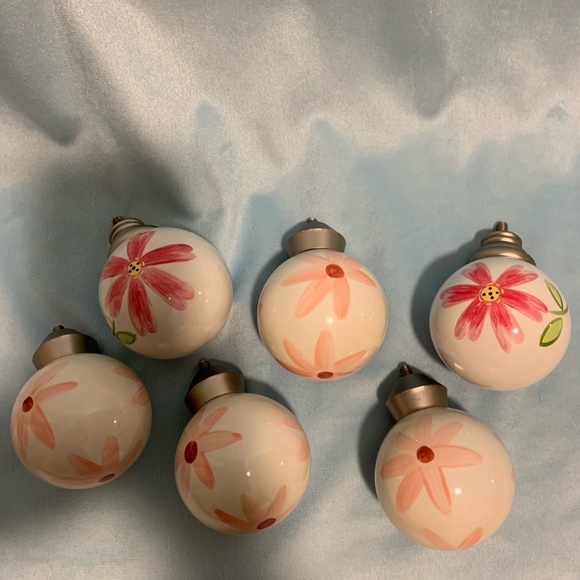 6 Pottery Barn Kids curtain rod finials - Picture 4 of 4